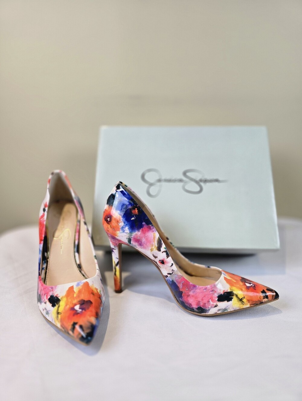 Size 8M Jessica Simpson Floral Watercolor Prizma Pumps High Gloss Finish 4" Heal